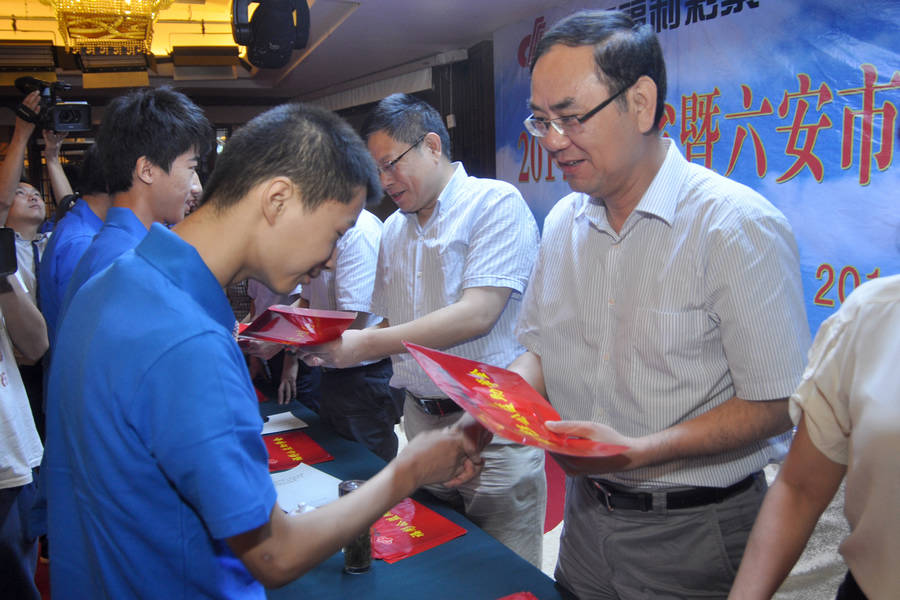 六安好教练竟用私家车教学