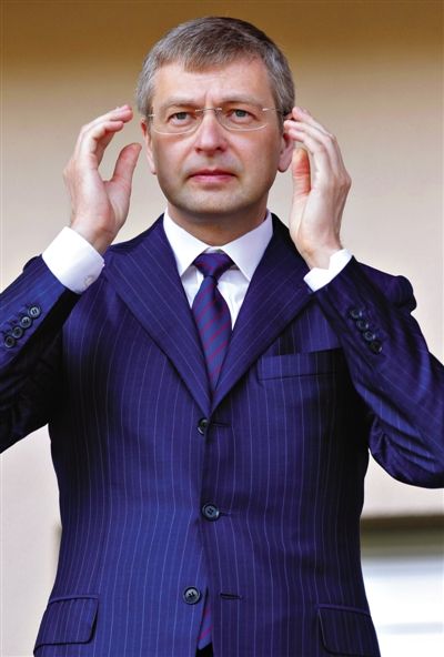 2013年5月4日,作为法国足球队AS摩纳哥俱乐