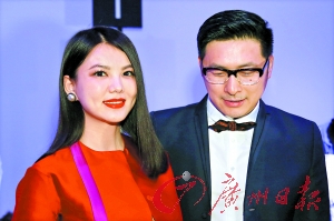 明星追看世界杯也成粉丝 李宇春四连拍助阵德国