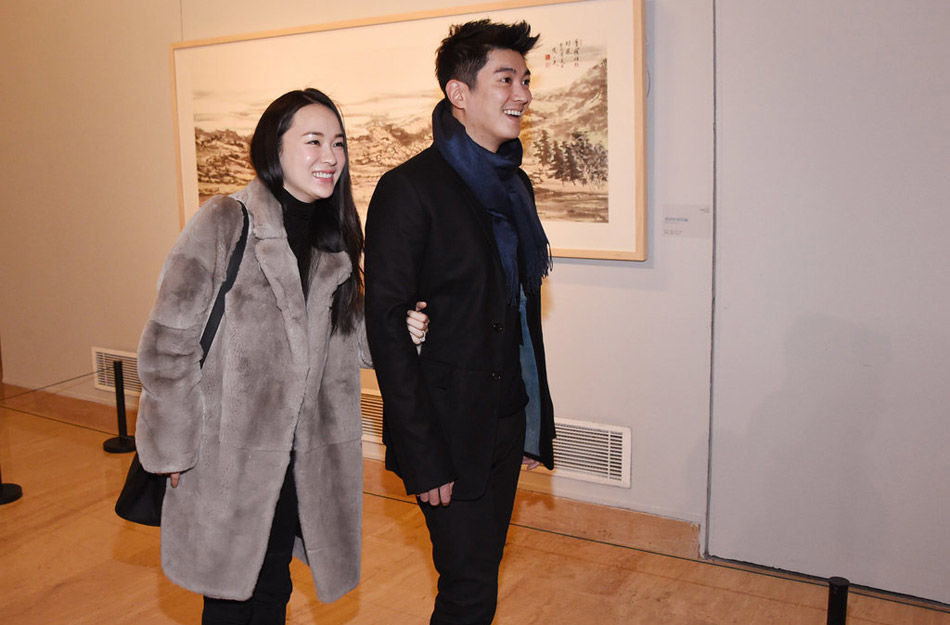 霍思燕携老公甜蜜看画展 深情凝望杜江-六安新闻网
