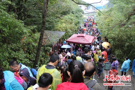 天堂寨景区黄金周旅游高峰如期而至