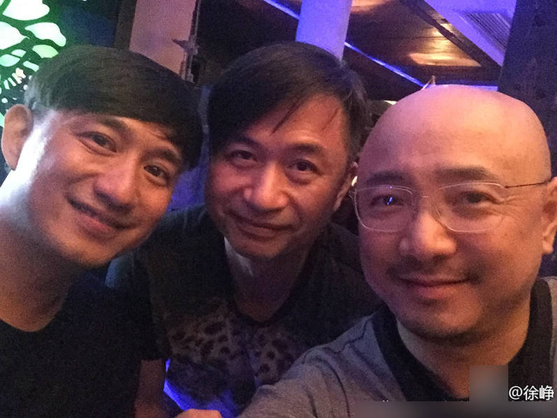 老友欢聚!徐峥黄磊宋丹丹同框卖萌
