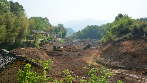大别山旅游快速通道燕子河镇段正式开工