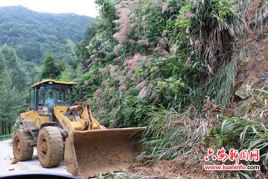 金寨县桃岭乡迅速反应积极开展防汛抗灾救灾生