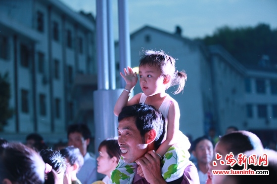 金寨县农村商业银行积极开展分贷统还扶贫小额