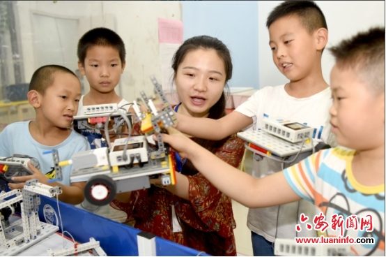 机器人编程教育走红皋城培训市场