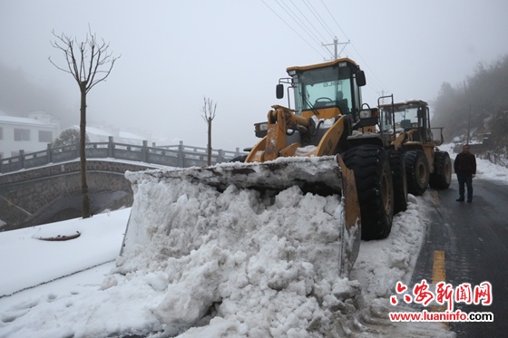 致敬!风雪中的劳动者