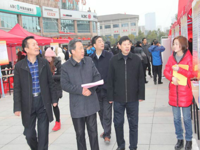 六安市2018年春风行动就业招聘会举行