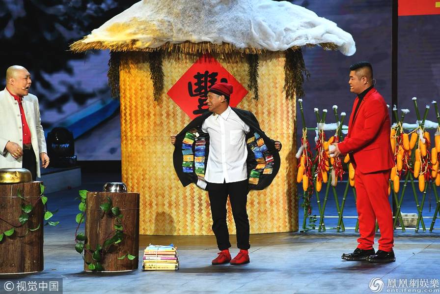 辽宁卫视春晚:宋小宝卖萌搞笑 蔡明绿毛衣抢眼