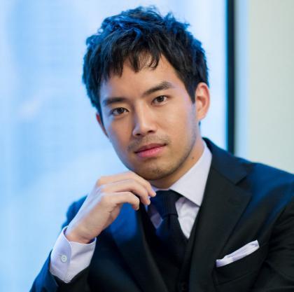 59岁山口百惠近照曝光 夫妇老态尽显俩儿子很