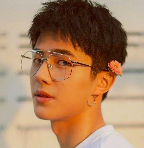 雷佳音回应与刘昊然撞造型:没有蹭热度不想再