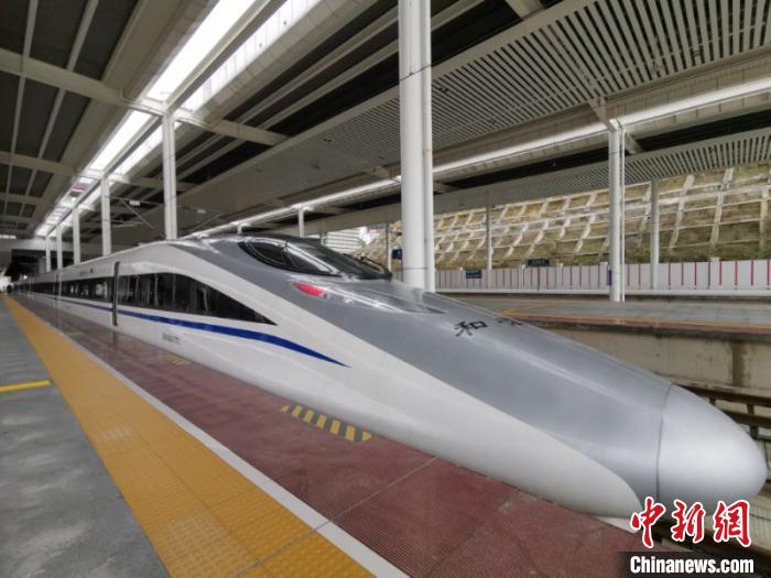 中国铁路首趟定制务工人员返程专列开行助黔籍务工人员准时务工