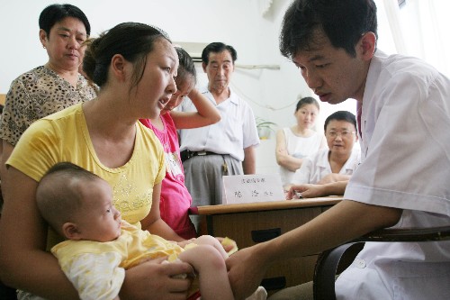 北京协和医院骨科医学博士来到金寨革命老区义