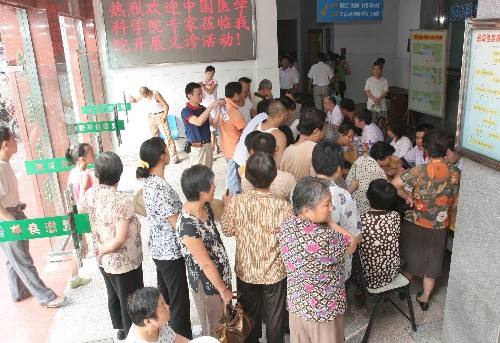 北京协和医院骨科医学博士来到金寨革命老区义