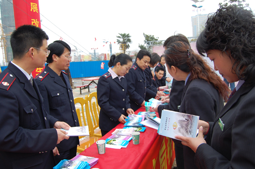 冯提莫收入多少_青岛月收入多少能活(3)