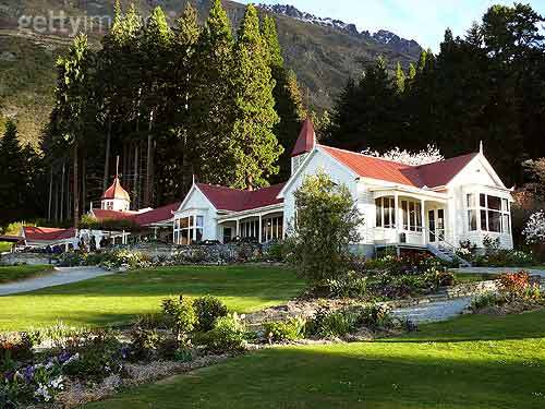 以免引起骨折端错位和剧痛