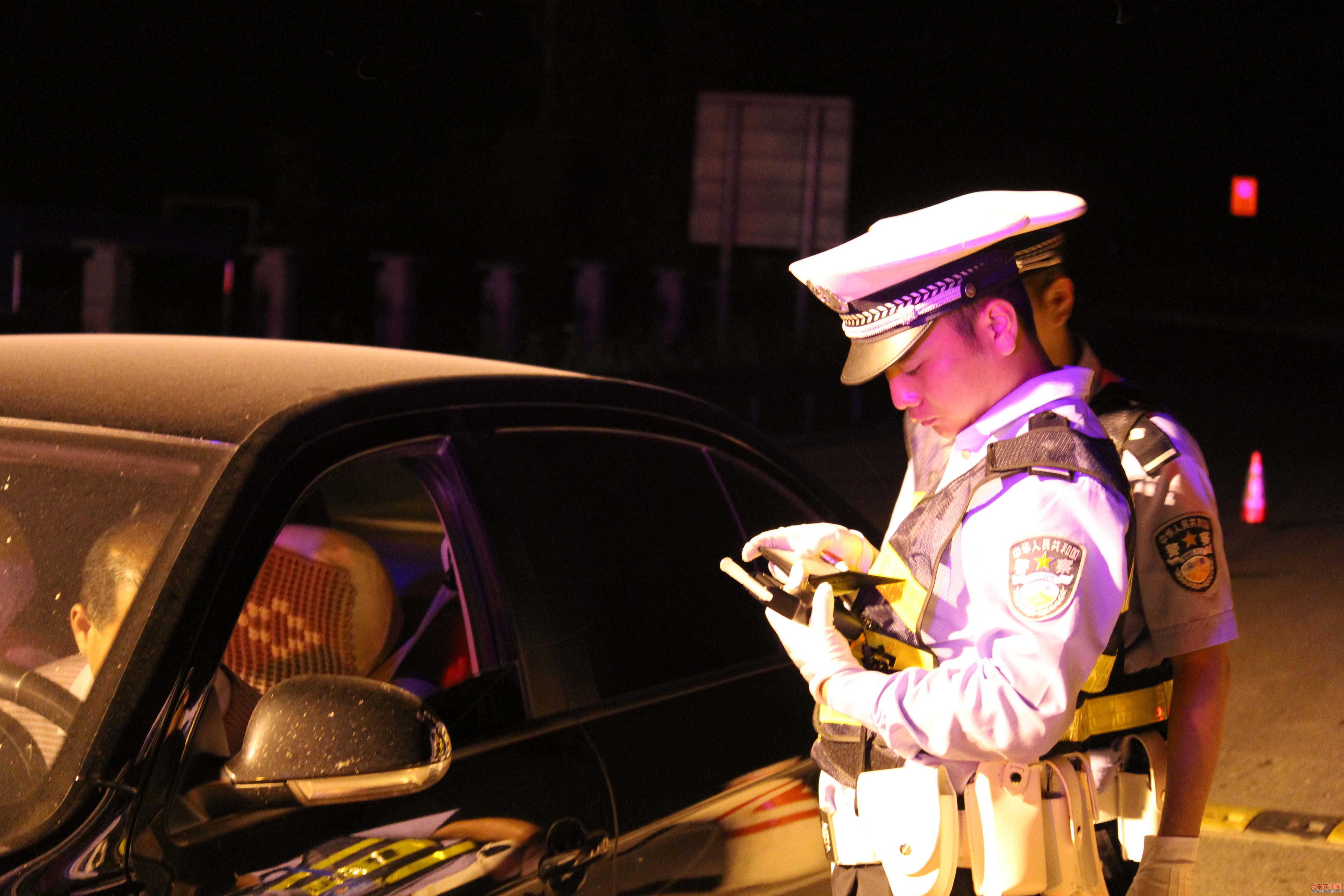 六安高速交警三大队严查酒驾