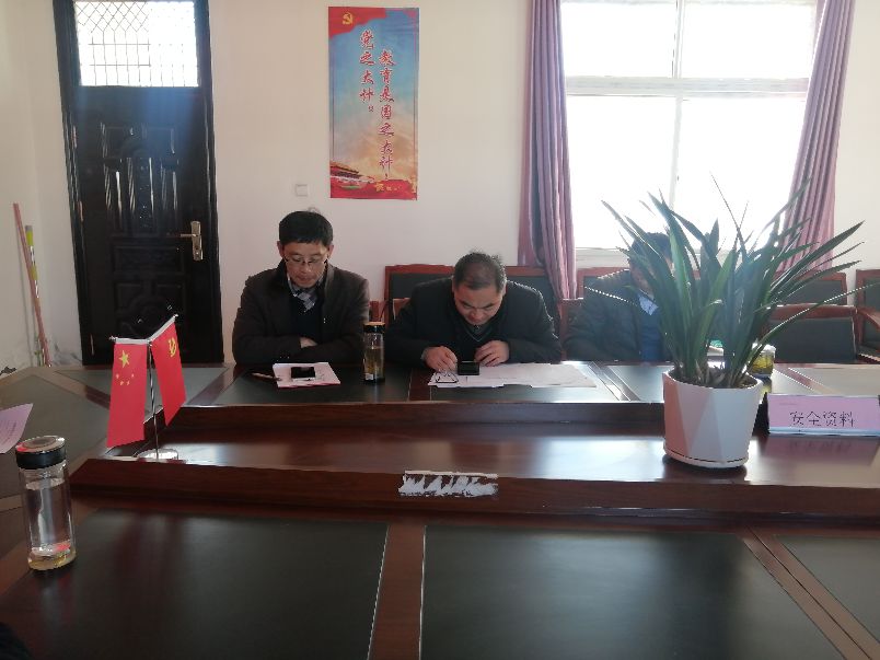 办人民满意的学校，做勇挑重担的老师