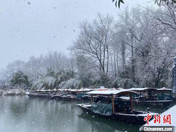 杭州西湖雪景。　杭州西湖景区公安供图