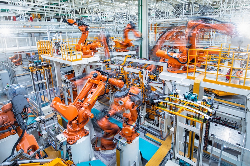 蔚来汽车(安徽)公司生产车间内一片忙碌景象。受访者供图