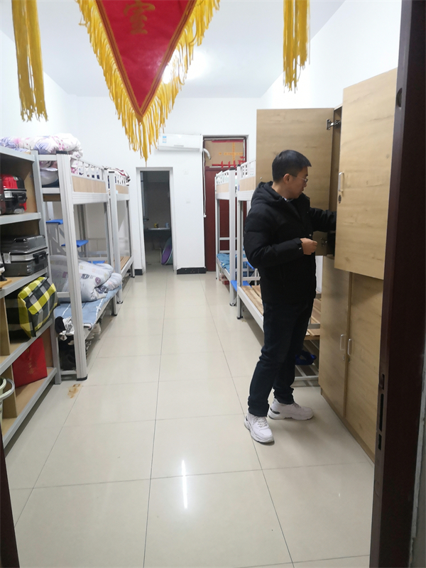 皖西中学高一年级部开展宿舍安全卫生大检查活动