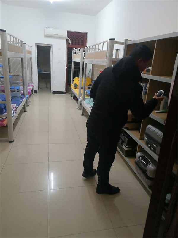 皖西中学高二年级部开展学生宿舍安全卫生检查活动