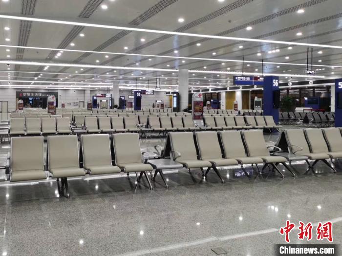 图为成都双流国际机场卫星厅内景。 钟欣 摄