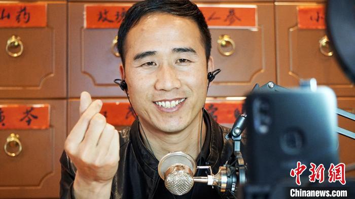 “千年药乡”甘肃宕昌“疫”订单增多 药农兼职网络主播