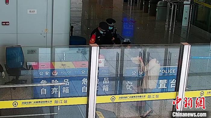 一女子为辟邪随身携带子弹 坐高铁被查