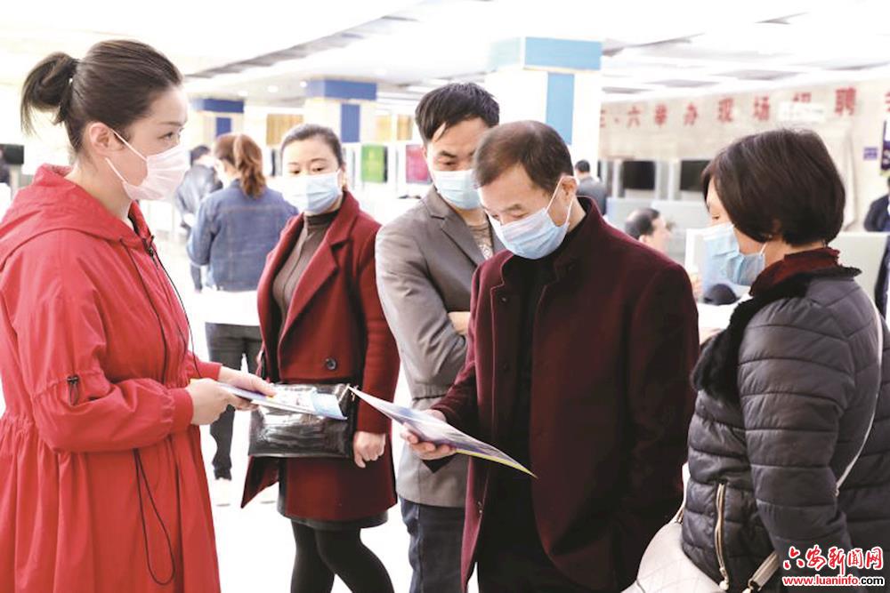  疫情之下的就业市场： 多向发力 “回暖”信号显现