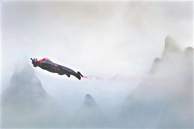 “亚洲翼装飞行第一人”张树鹏：我在天门山跳了一千多次