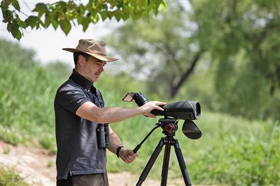 英国“鸟神”在中国护鸟近十年 绘制北京观鸟地图