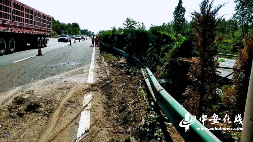 高速爆胎，被撞司机一个习惯救了一车人