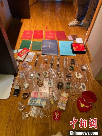 警方收缴一批作案工具。　银川市公安局 供图 摄