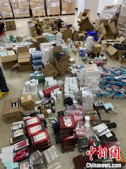 “红油”、冻品、化妆品！广州海关3天连查14起水上走私案