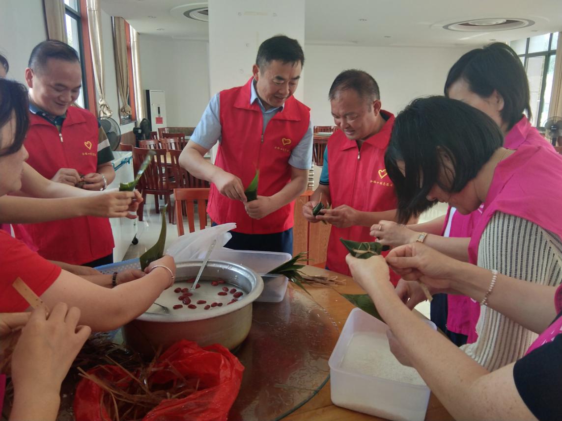 分路口镇新时代文明实践所：开展“浓情端午，粽情粽意”送温暖活动