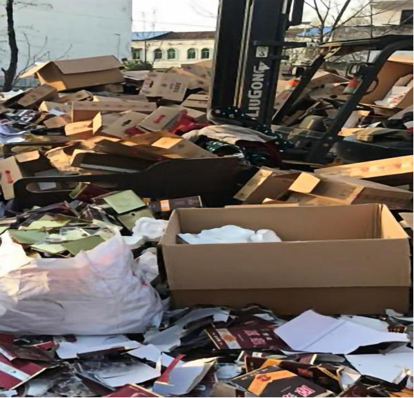 市市场监督管理局集中销毁一批假冒侵权白酒