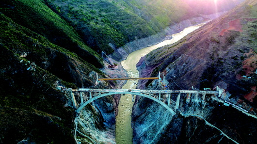 新愚公穿山:"豆腐脑"里打隧道 为几分钟奋斗12年