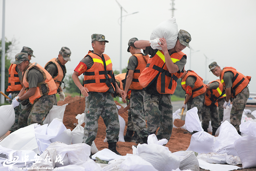 【防汛救灾第一线】巢湖大堤上的“守堤人”
