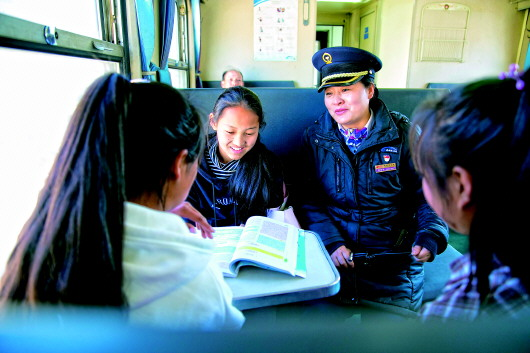 一趟车一辈子，绿皮“小火车”上的“阿呷车长”