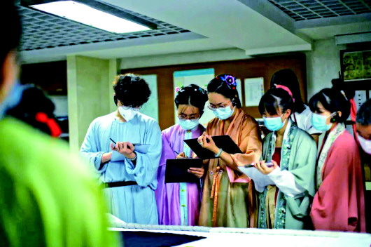 "古墓派"还是"改良派"？汉服圈的"流派"与"江湖"