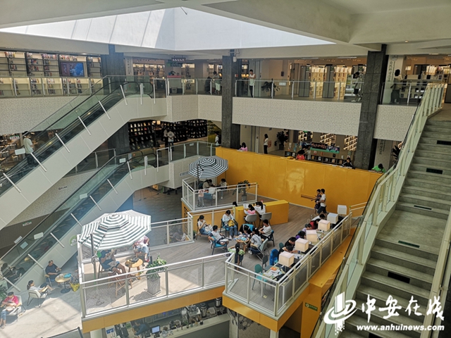 【走向我们的小康生活】家门口的图书馆 让书香飘得更远