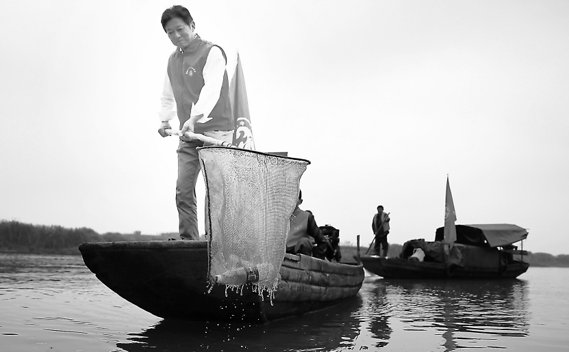 长江清洁保护志愿服务队员：从江上渔民到护江志愿者