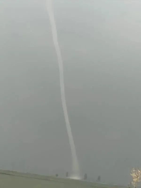 蚌埠现"水上龙卷风"奇观