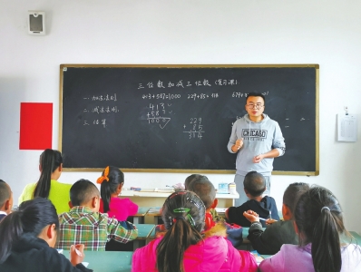 小学教师金鑫扶贫路:从老师到牛倌 一年瘦20多斤