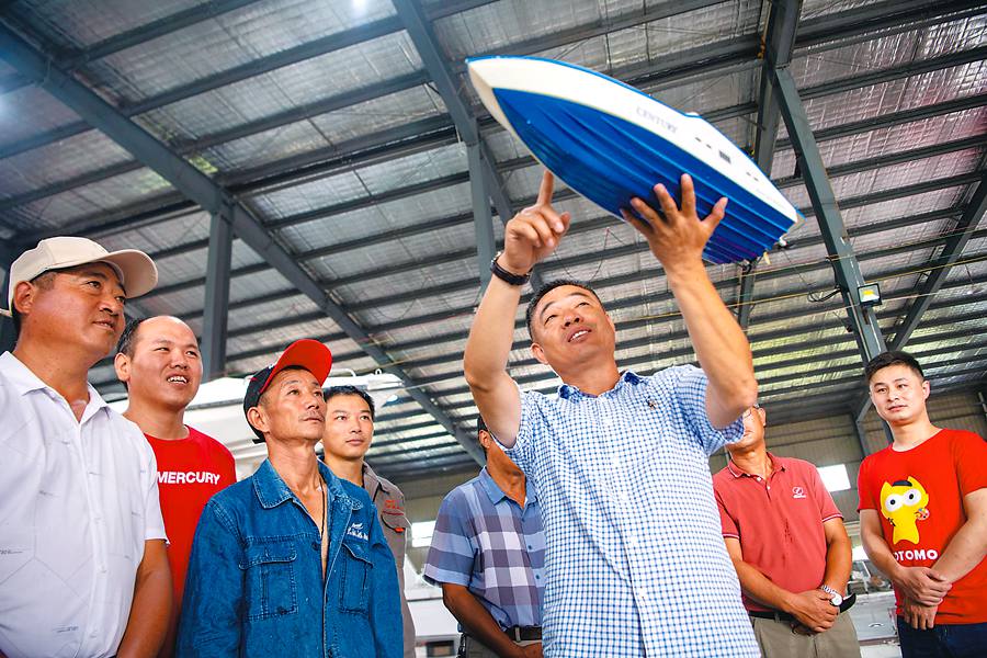 【长江禁捕退捕在行动】捕鱼人变身船老板