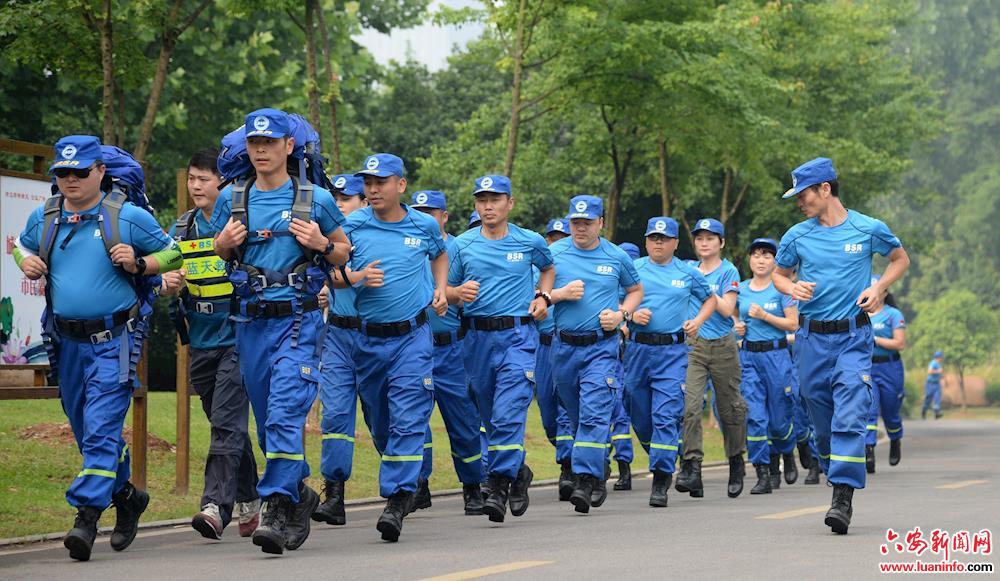 蓝天：一直行走在救援路上