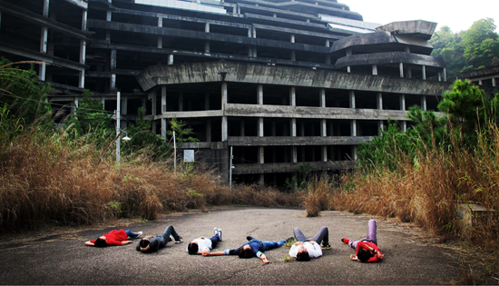 睡鬼城的年轻人：通过艺术展把鬼城拉进人们视野