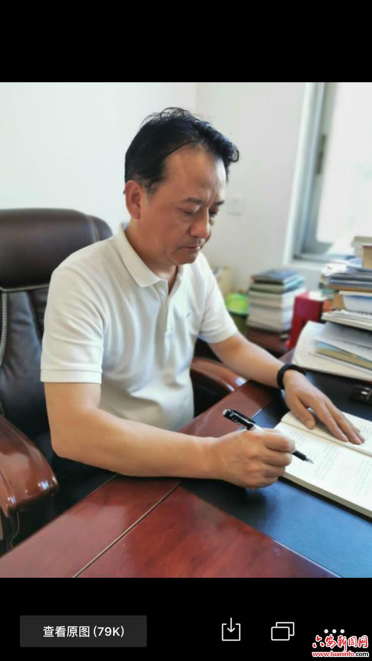 扶贫战线的拓荒牛 