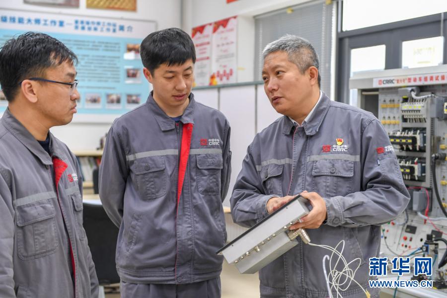 与高铁并跑——全国劳模罗昭强的一天